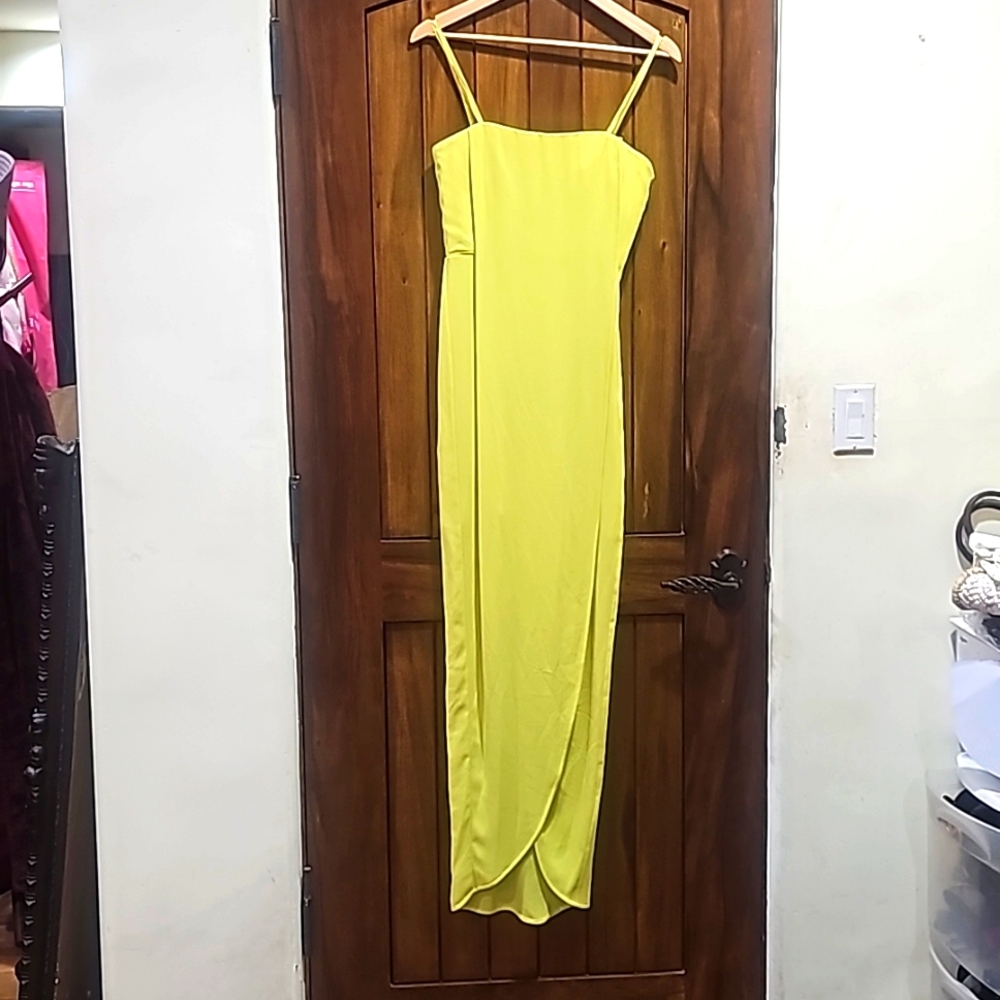 BCBG.Lime Green elegant adress Size two brand new never used with Tage